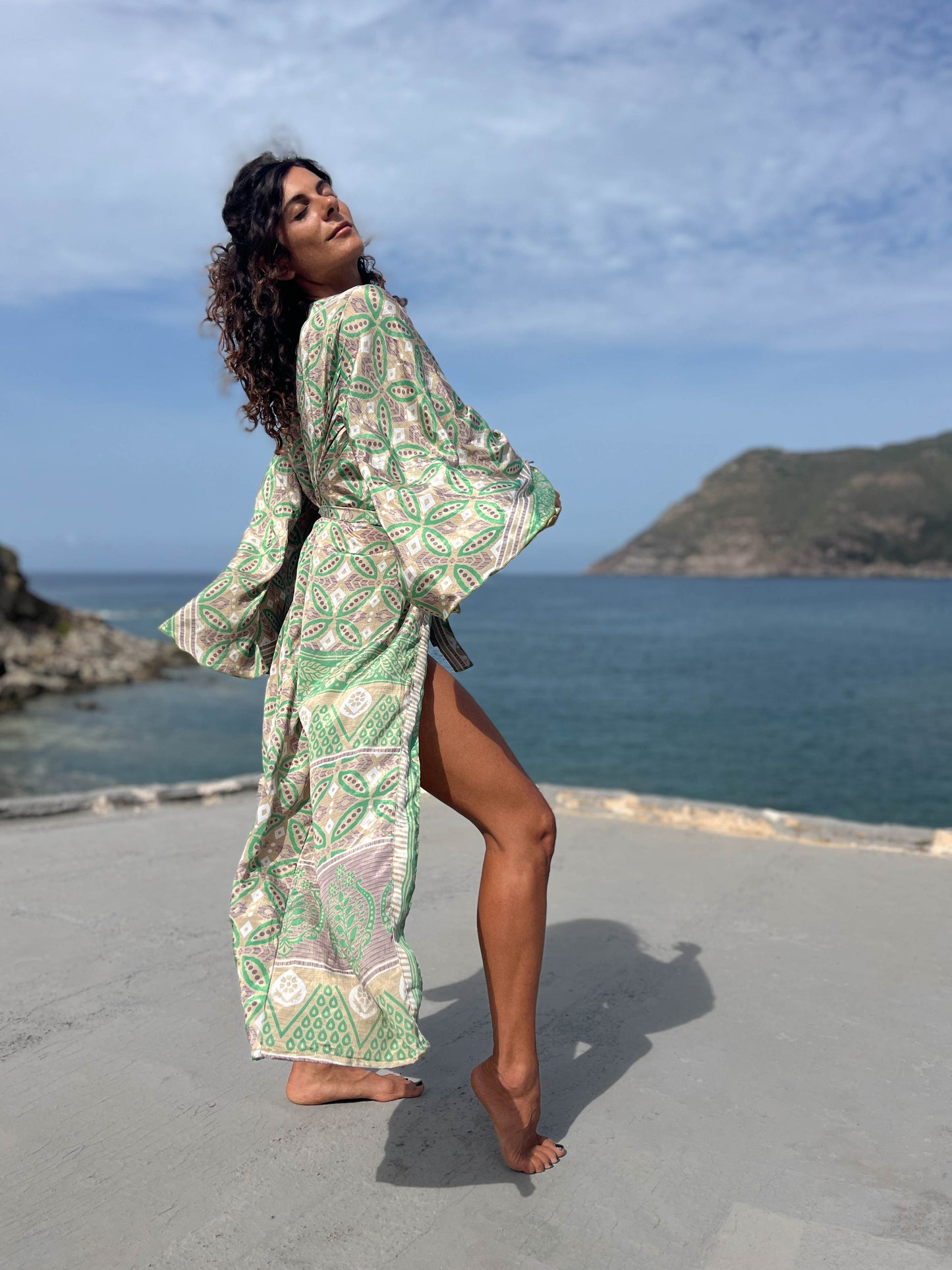 Kimono verde, oro e bianco