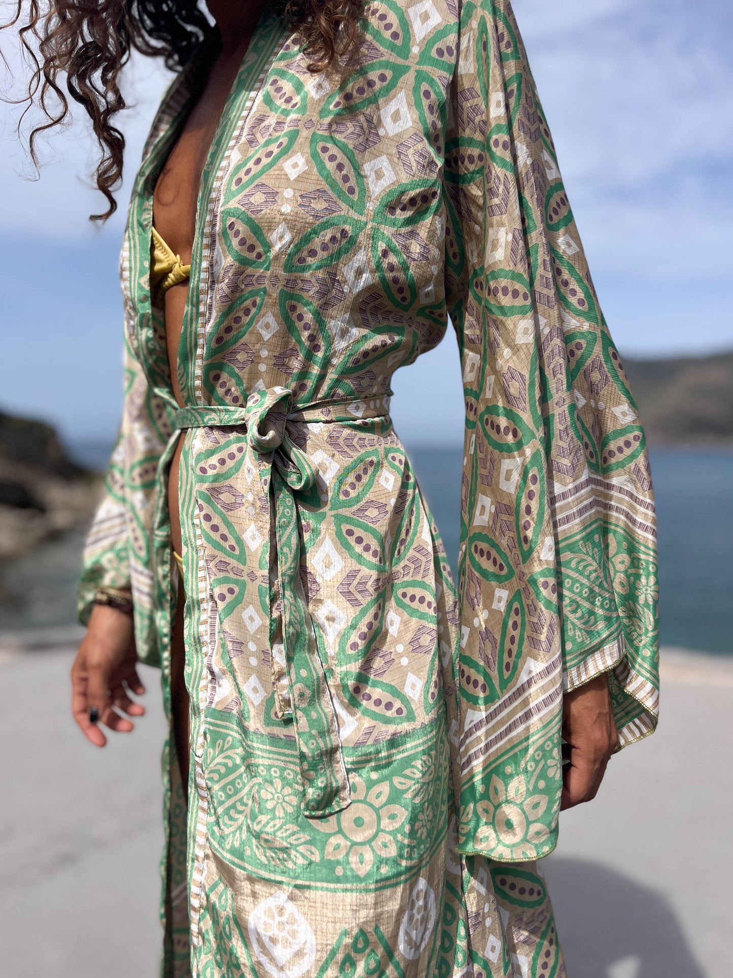 Kimono verde, oro e bianco